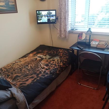 Super Single Room Кардіфф Екстер'єр фото