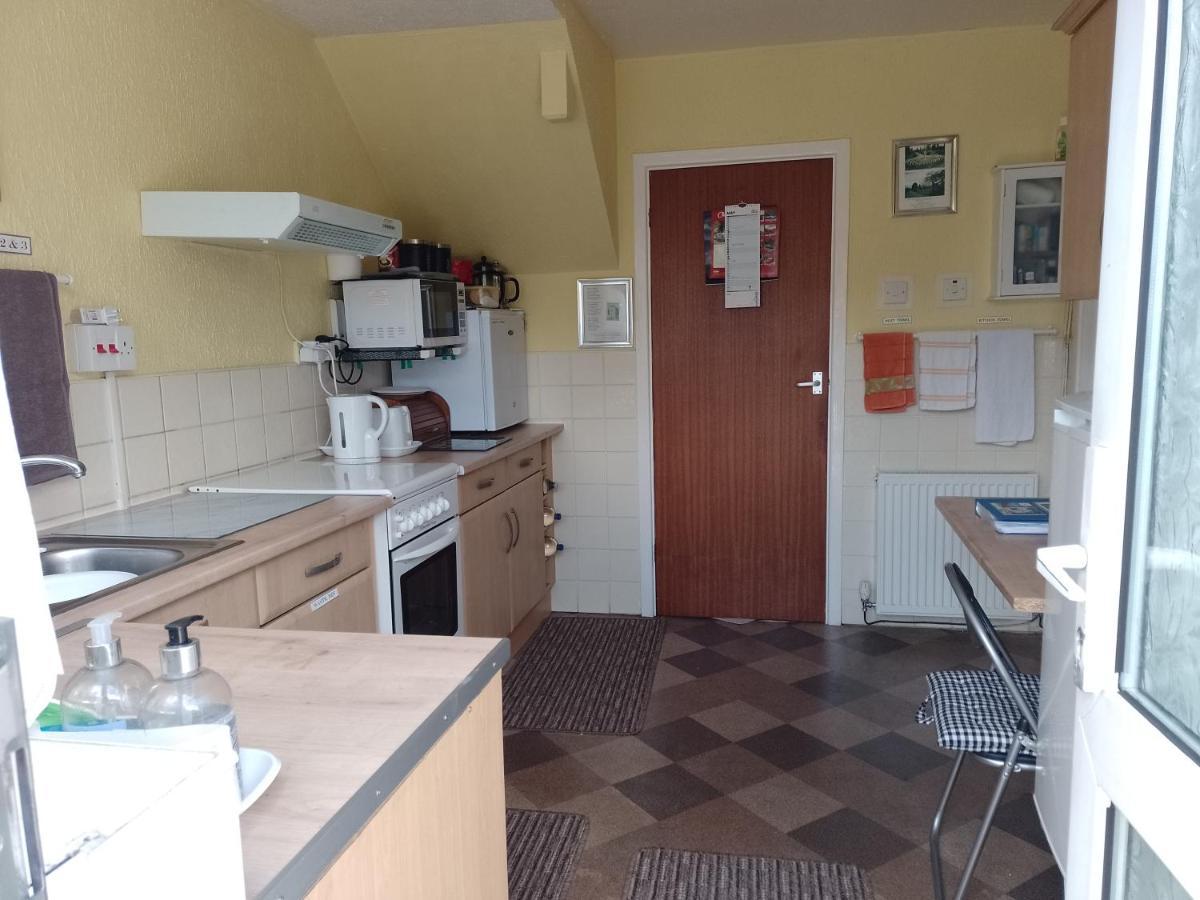 Super Single Room Кардіфф Екстер'єр фото