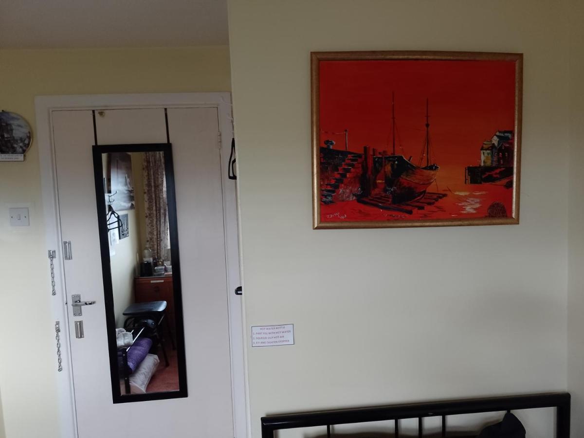 Super Single Room Кардіфф Екстер'єр фото